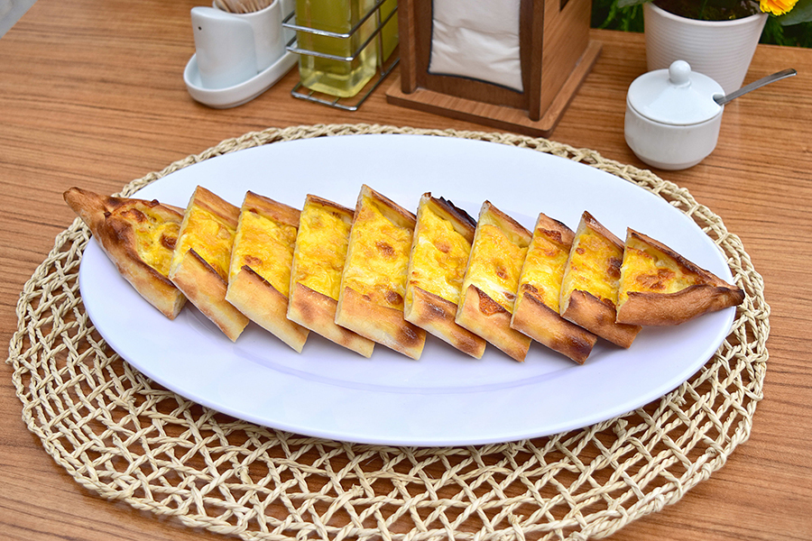 Kaşarlı Yumurtalı Pide İnebolu Gazibey Fırını